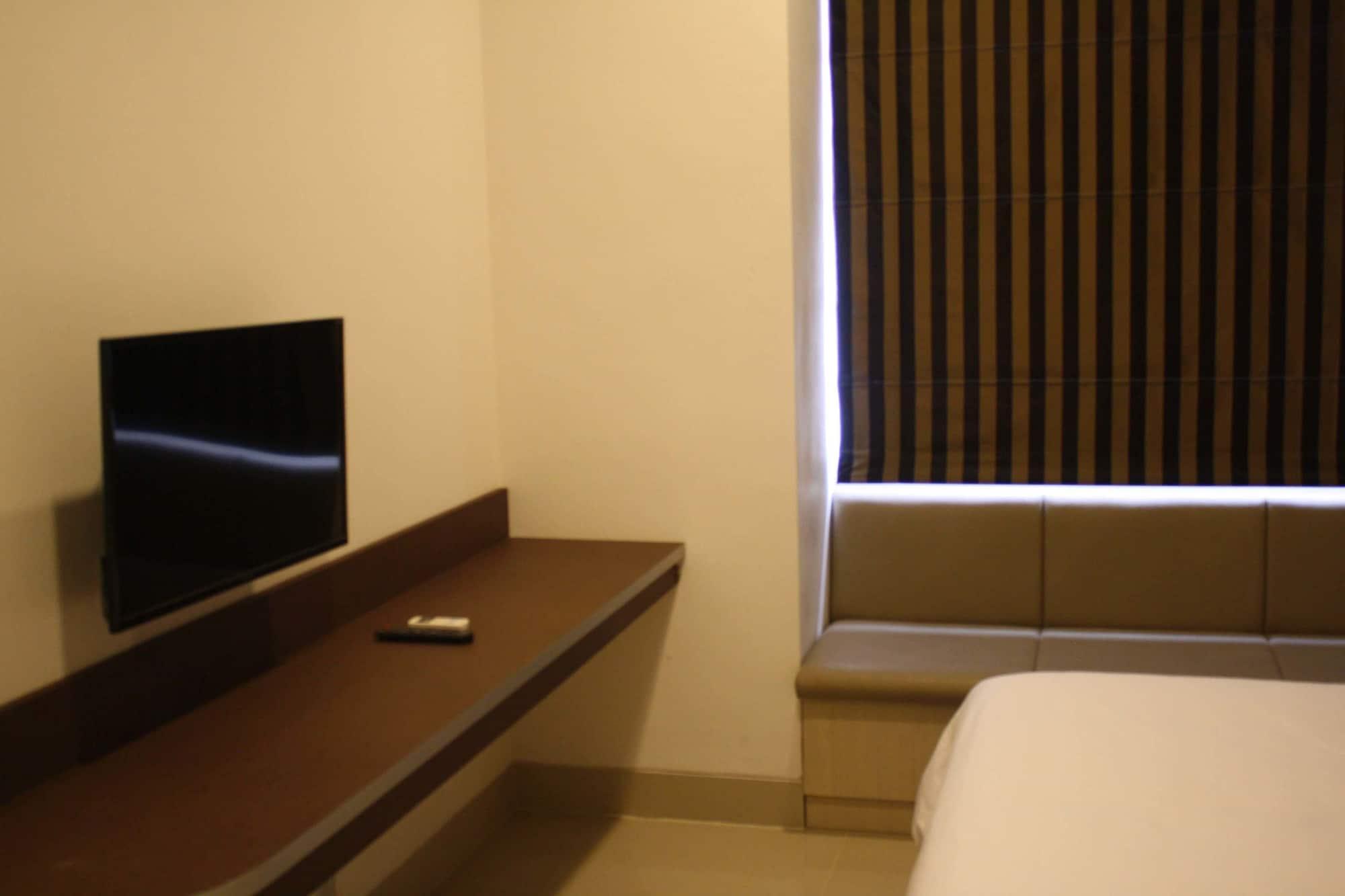 Sparks Odeon Sukabumi, Artotel Curated Extérieur photo