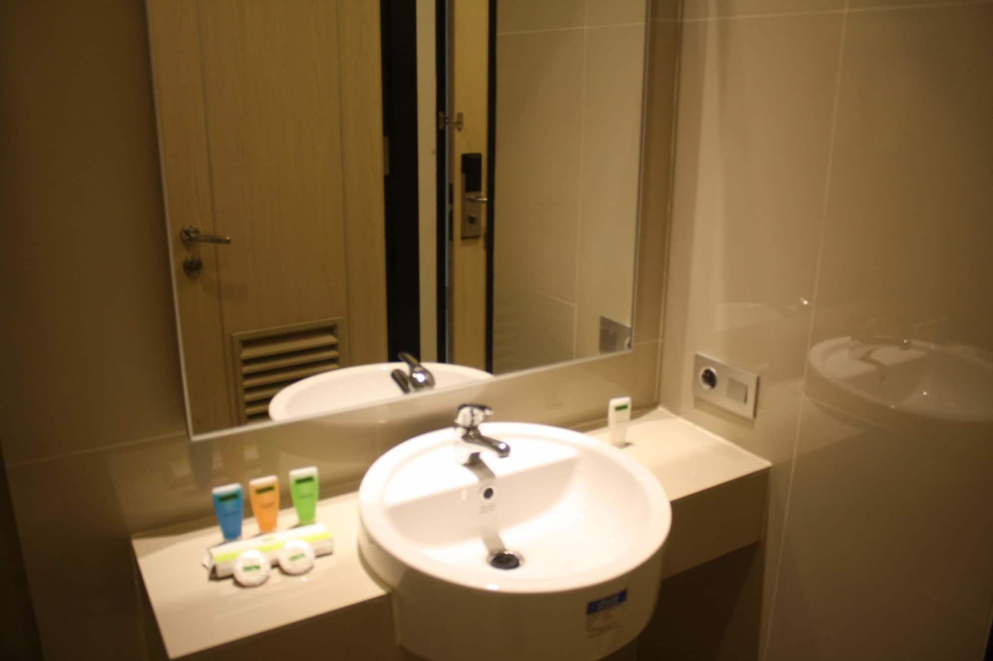 Sparks Odeon Sukabumi, Artotel Curated Extérieur photo