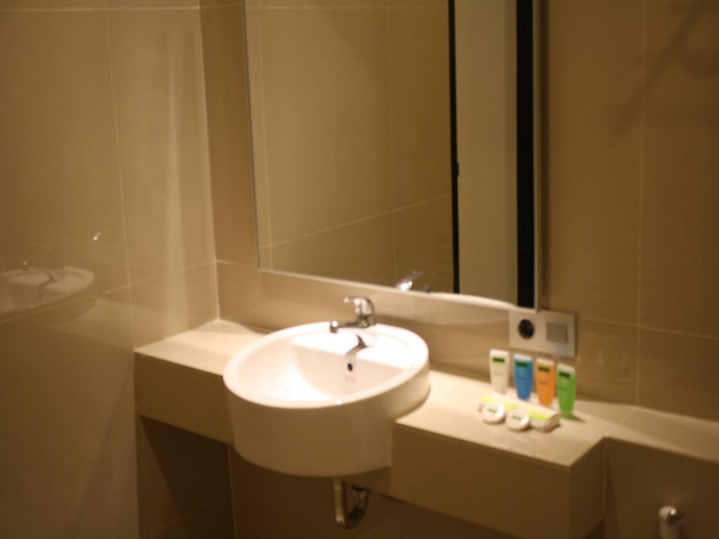 Sparks Odeon Sukabumi, Artotel Curated Extérieur photo