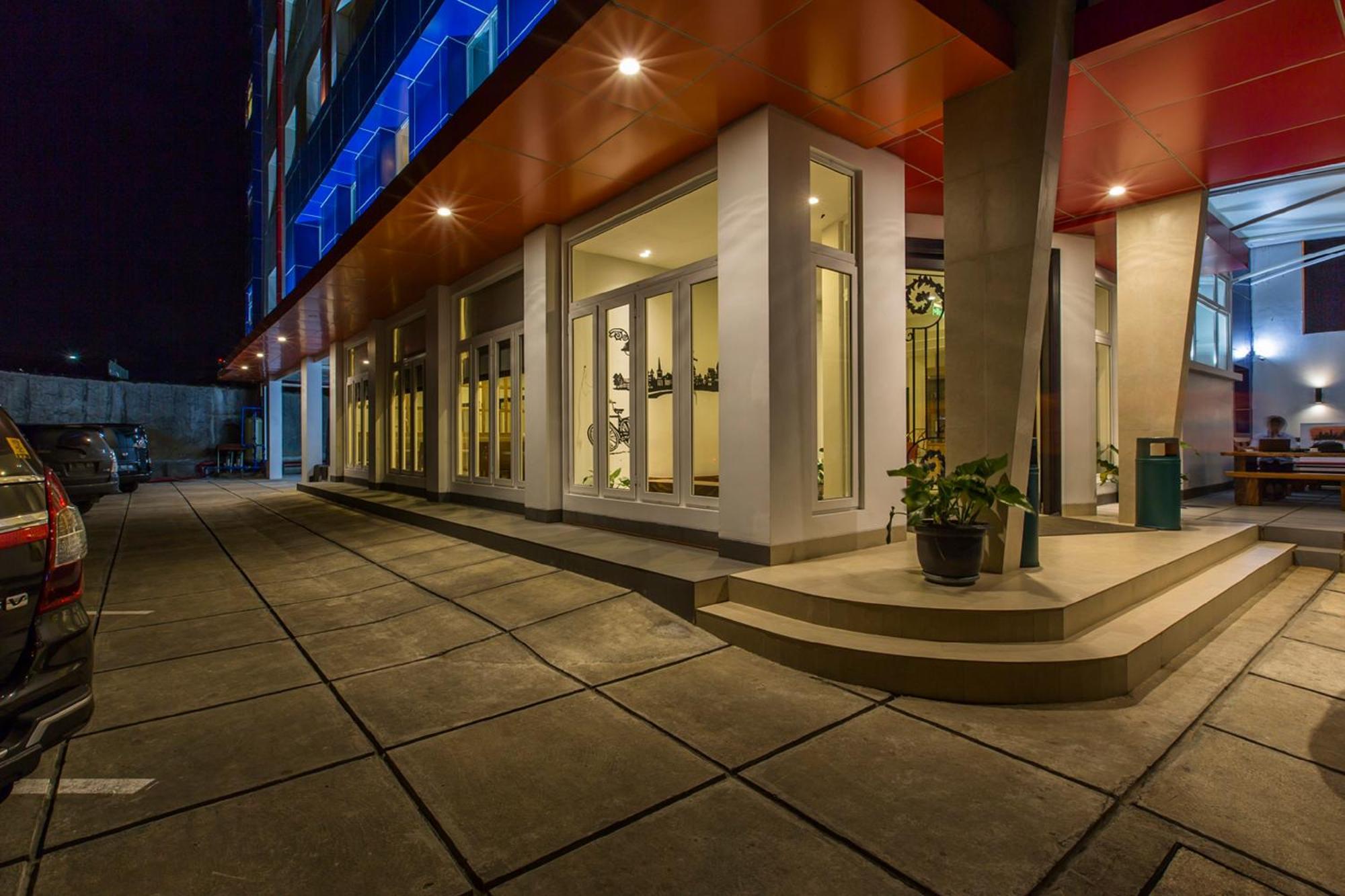 Sparks Odeon Sukabumi, Artotel Curated Extérieur photo